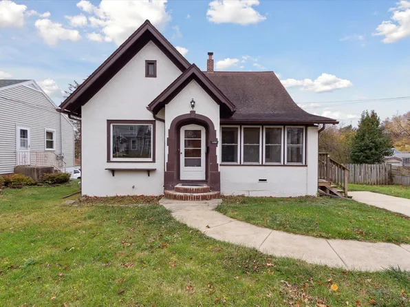 1261 W American St, Freeport, IL 61032