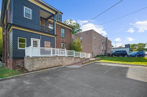 724 Main St #3 Photo 1