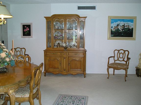 4th image of 104 Clubhouse Dr APT 271
