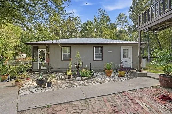 3 bed, 2.0 bath, 1440 sqft, $2,300 — Photo 4