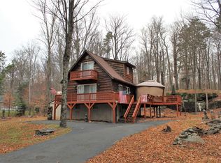 110 W Birch Ln, Greentown, PA 18426
