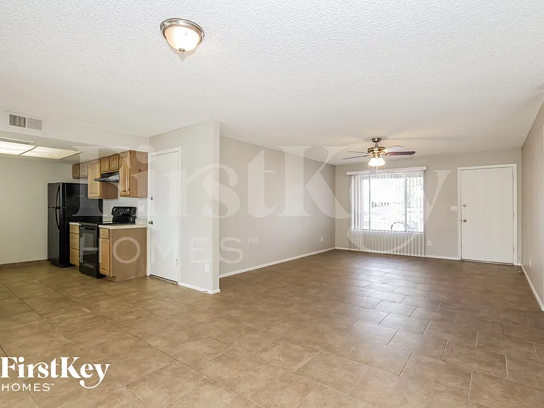 5031 W Windrose Dr — Photo 5