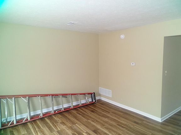 2nd image of 400 Freedom Dr APT 1