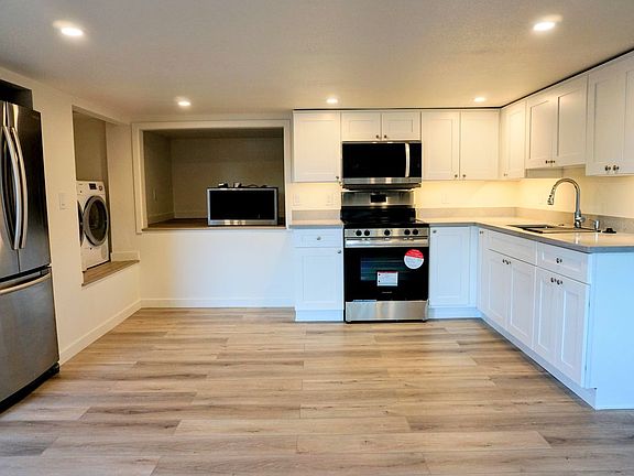 2nd image of 604 Los Olivos Rd #B