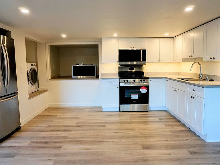 604 Los Olivos Rd #B — Photo 2