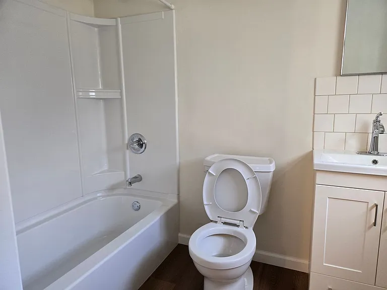 1015 W Benton St — Photo 17