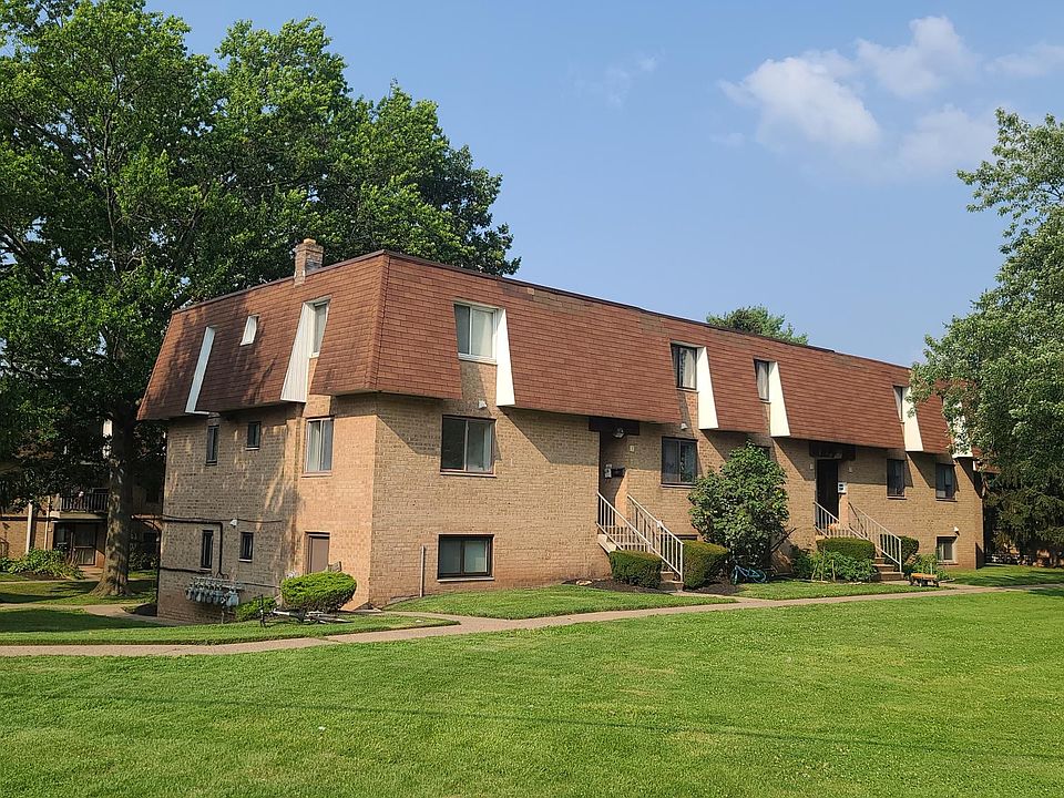 2nd image of 885 York Rd APT 11A