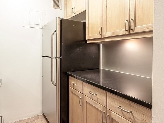 5th image of 201 E 87th St APT 23L