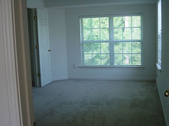 4th image of 3254 Hidden Cove Cir