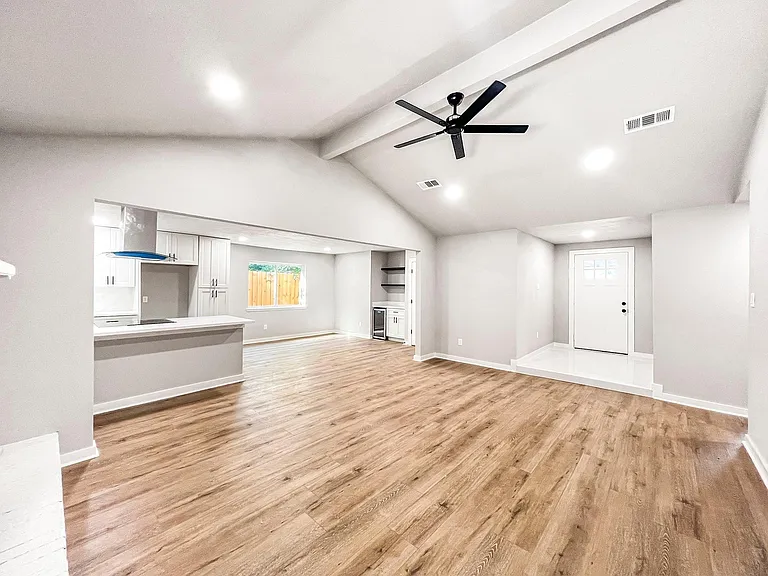 23207 Naples Dr — Photo 3