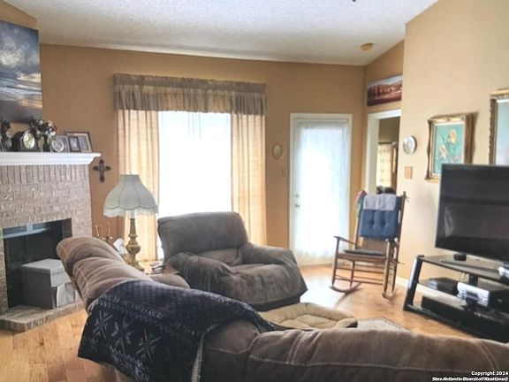 3rd image of 7915 Parkland Green Dr