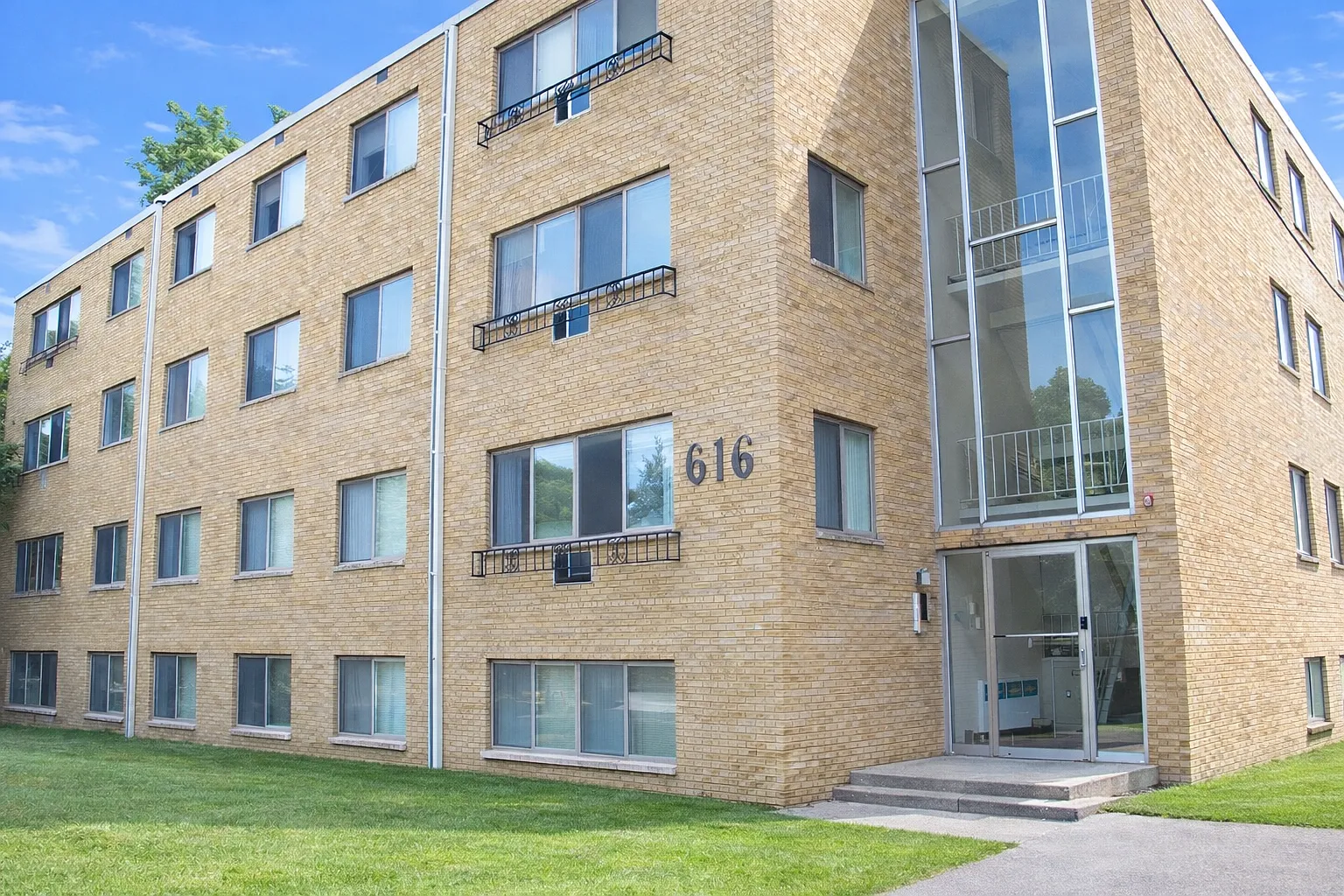 1 bed, $990 — Photo 1