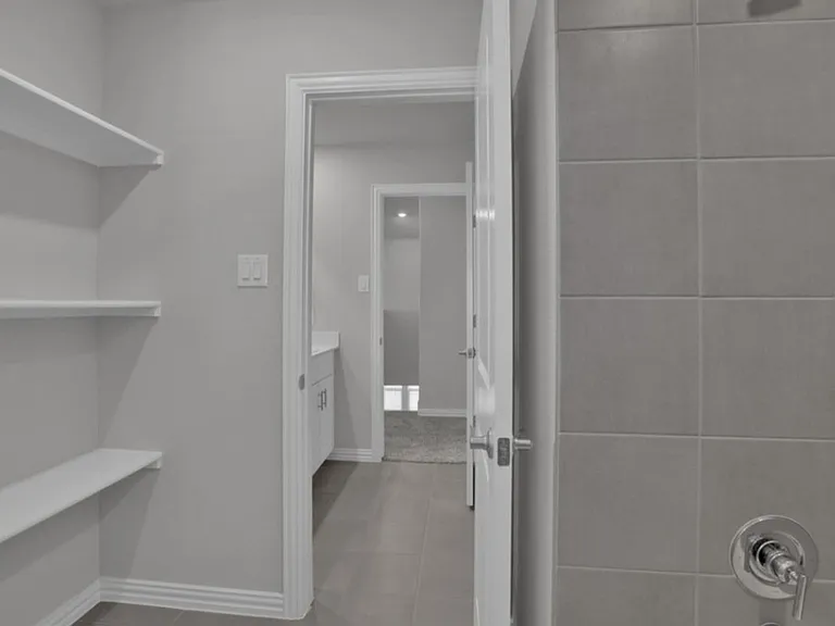 Bathroom 3_upstairs.