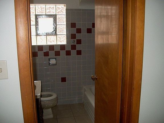 3rd image of 11109 S Green Bay Ave