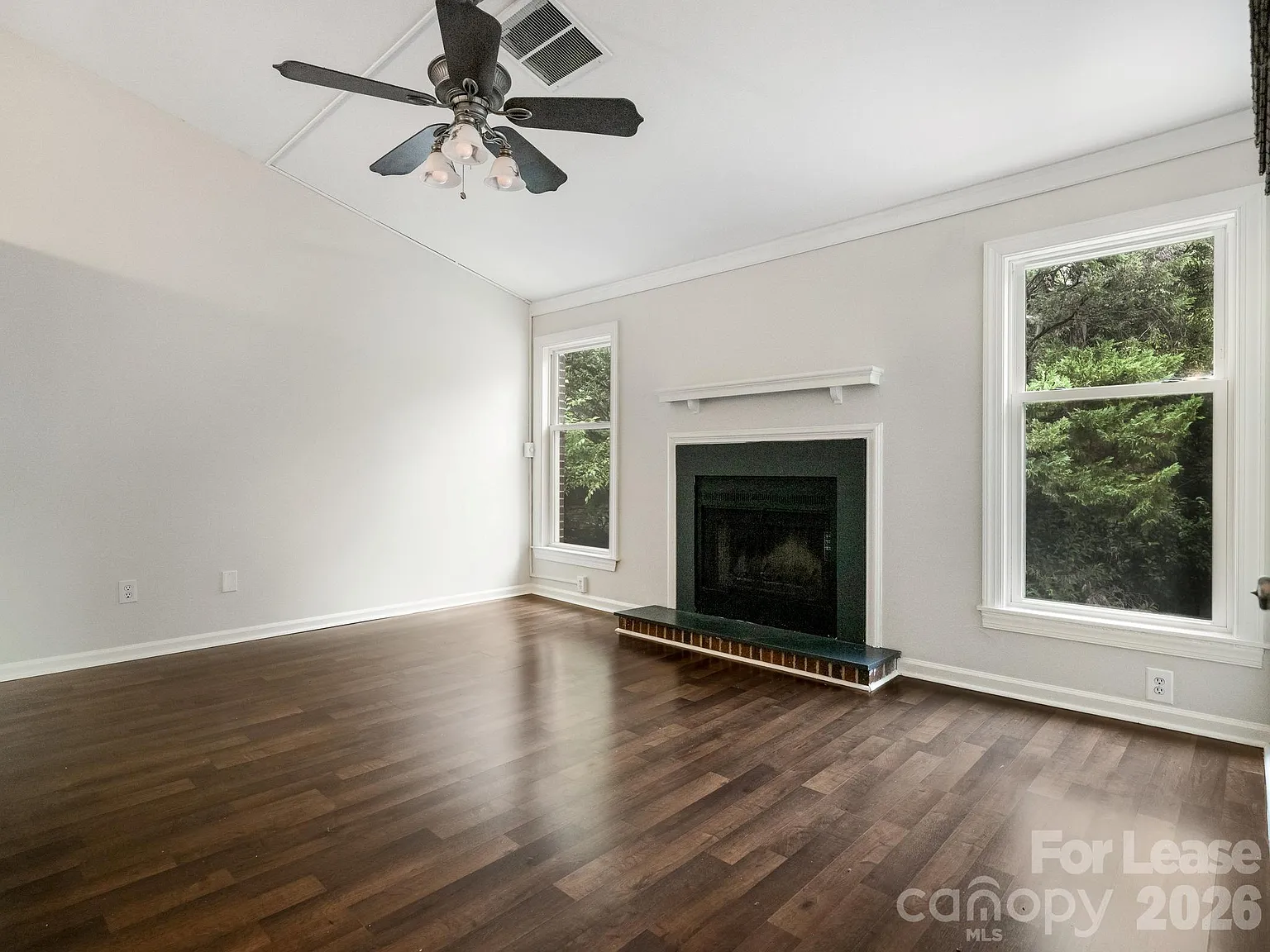 2 bed, 2.0 bath, 886 sqft, $2,100 — Photo 4
