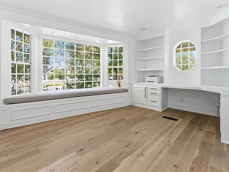 515 Kings Pl — Photo 13