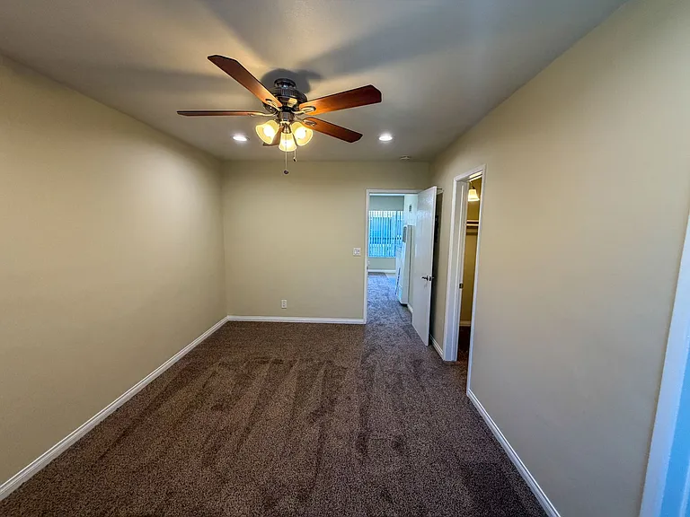 2227 E Westport Dr — Photo 15