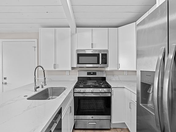 5th image of 4976 54th St