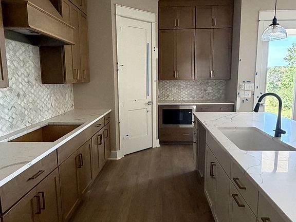 4th image of 7316 Dutch River Cir