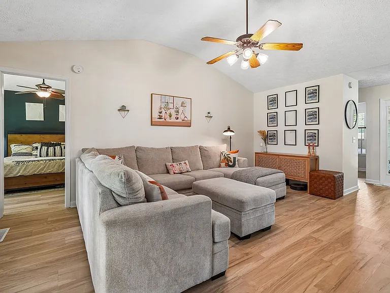 3529 Thornehill Dr — Photo 9