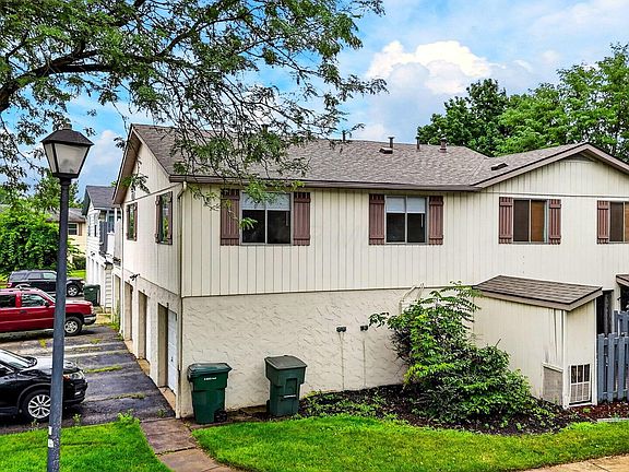 2nd image of 2519 Burgandy Ln #A