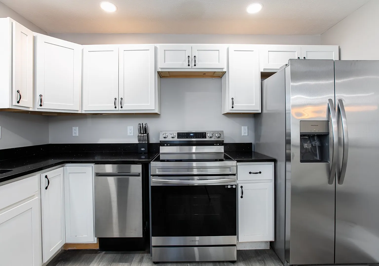 3 bed, 2150 sqft, $2,395 — Photo 2