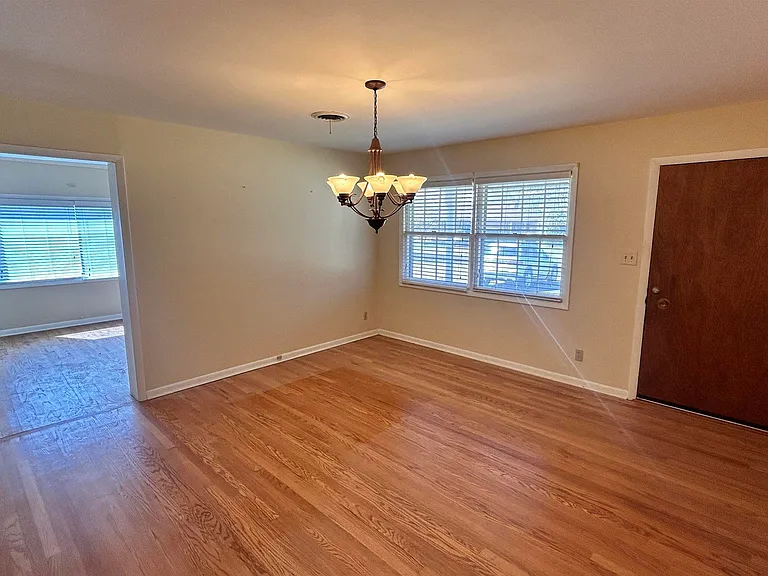 2106 Giles Dr NE — Photo 13