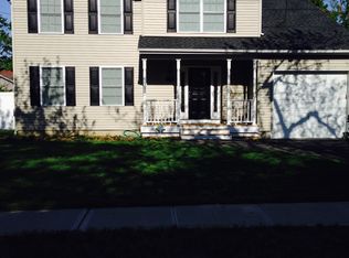 1092 Manor Ln, Bay Shore, NY 11706