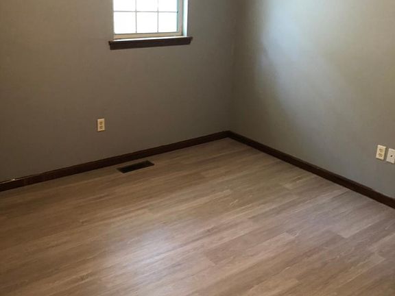 5th image of 301 N Caldwell St