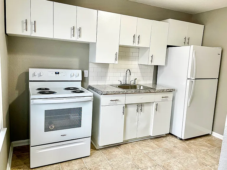 Meadowlark Apartments — Photo 23