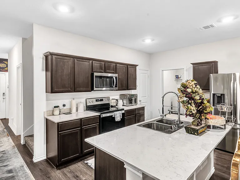 3233 Grimaldo Dr — Photo 2