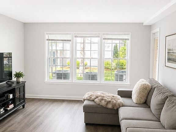 3rd image of 14 Walden Dr APT 4