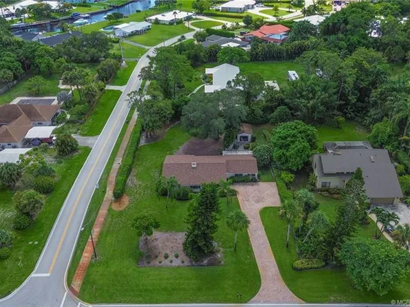 1023 NW Pine Lake Dr, Stuart, FL 34994