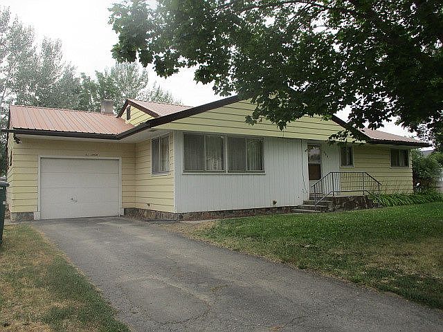 Front of house & garage 