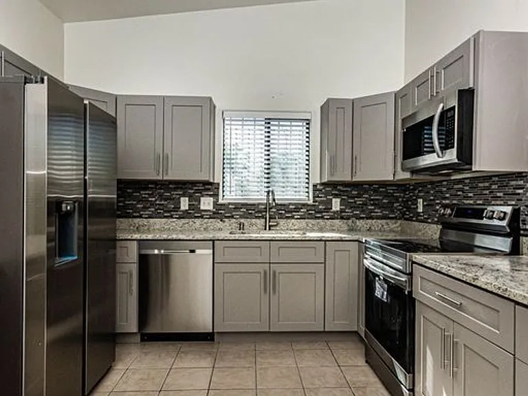 610 E Waverly St #1 & 2 — Photo 2