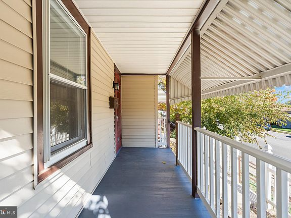 5th image of 939 Rose Hill Ave