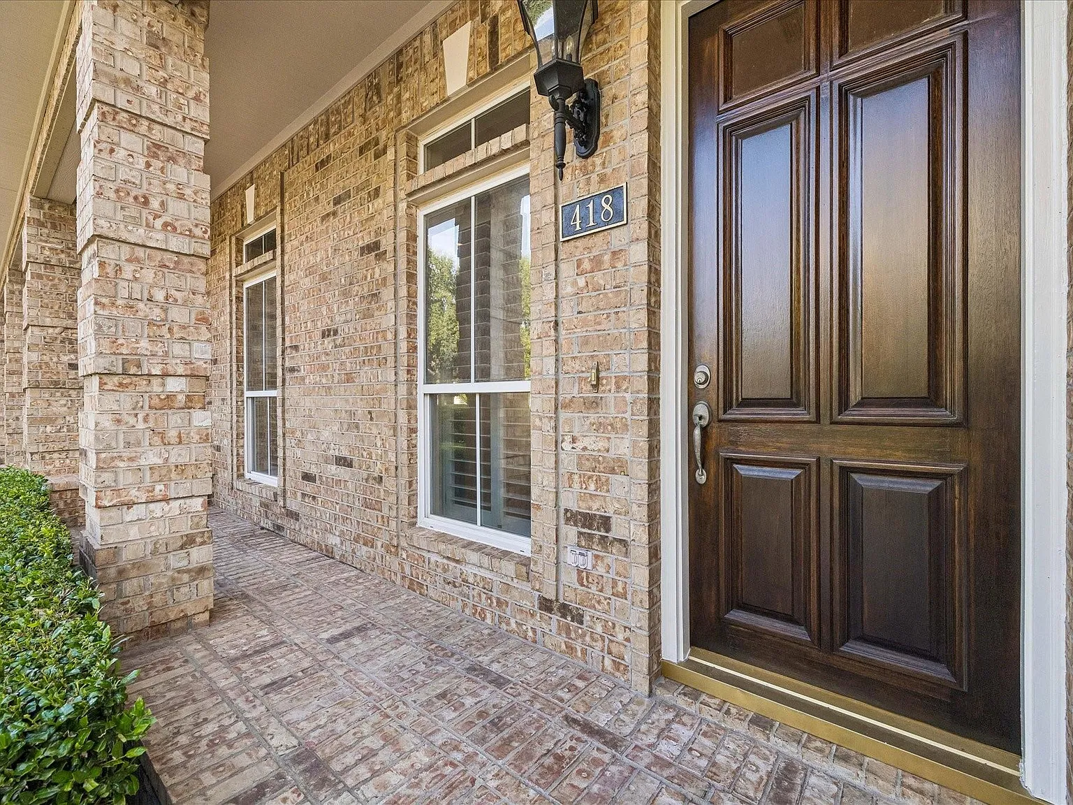 3 bed, 2.5 bath, 2502 sqft, $3,850 — Photo 2