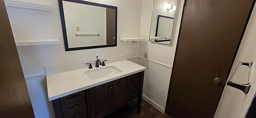 N 21st St 1300 - Chateau Photo 1