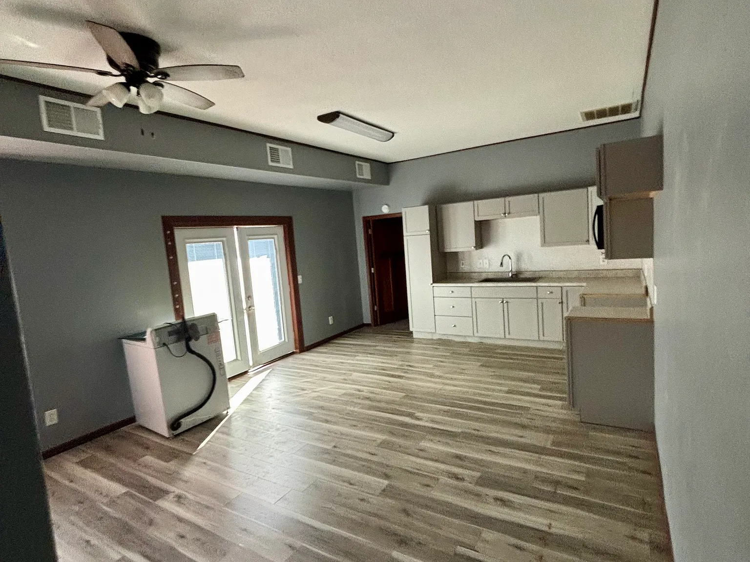 3 bed, 1200 sqft, $1,200 — Photo 2