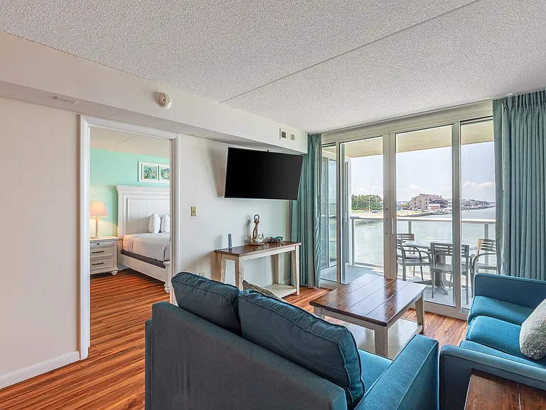 302 32nd St #205 — Photo 3