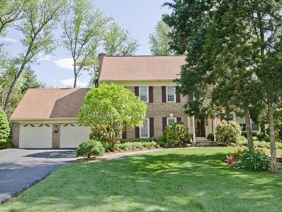1st image of 921 Holly Blossom Ct
