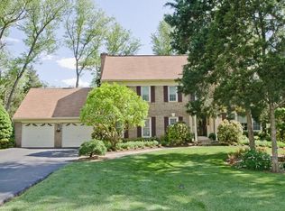 921 Holly Blossom Ct, Great Falls, VA 22066