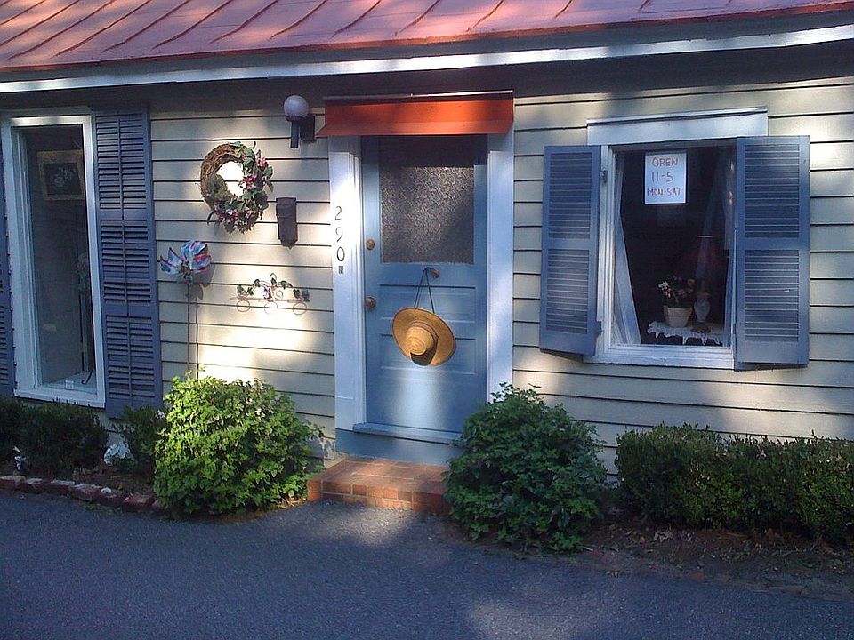 Cottage behind main House 