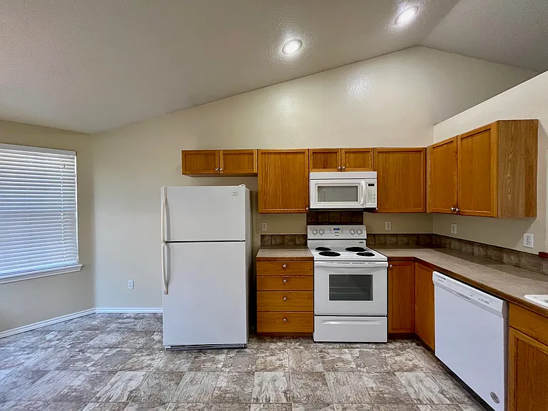 16426 N Asbury Dr — Photo 7