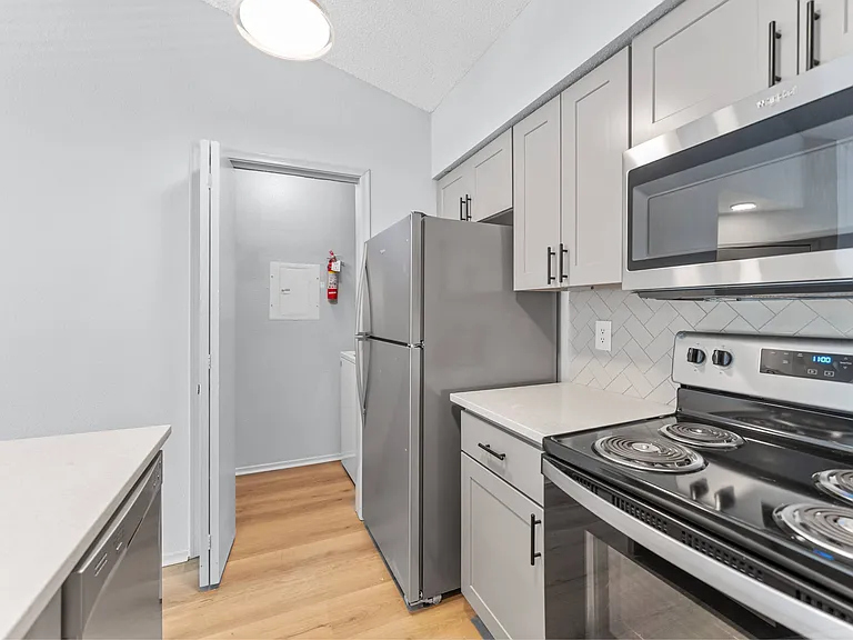Silverwood Apartments — Photo 14