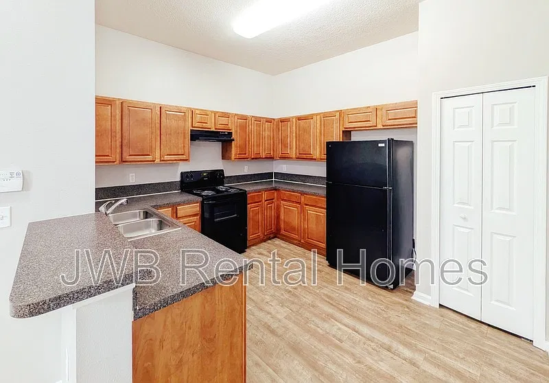 Cedar Hills — Photo 4