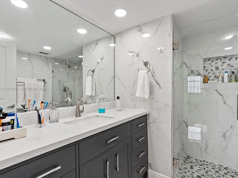 336 N Birch Rd #PENTHOUSE — Photo 25