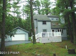 110 Center Rd, Dingmans Ferry, PA 18328