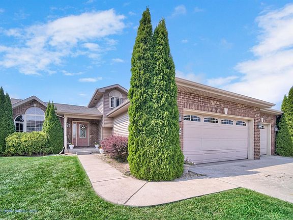 3rd image of 9952 Wisteria Ln