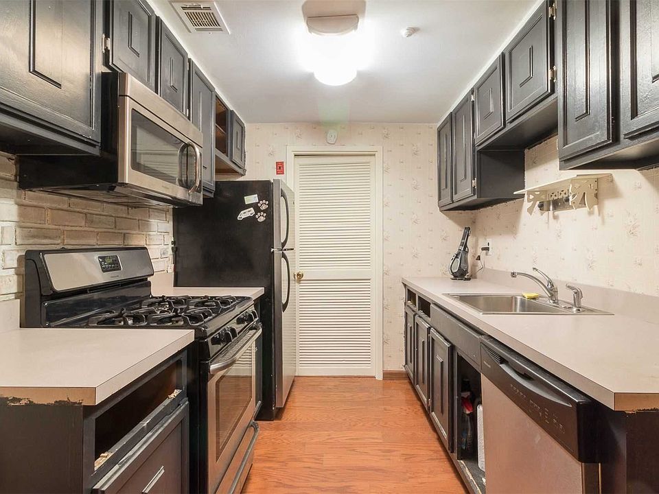 1st image of 634 W End Dr #634
